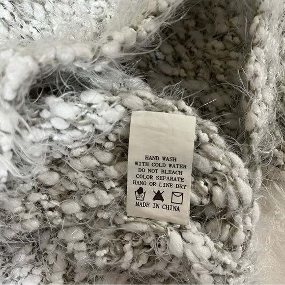 ALTAR'D STATE Eyelash Sweater Womens V-neck Gray/White Size Small/Medium - Picture 6 of 8